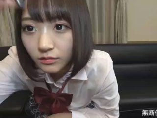 在约会网站上从男人们那里寻求刺激的人妻